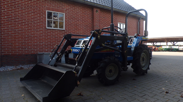 Iseki TU160 mit Frontlader ab 125 € pro Monat.